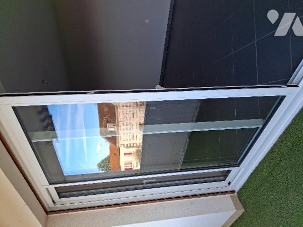 A Cosne-Cours-sur-Loire, au deuxième étage d'une copropriété située à environ 500 m du centre-ville,