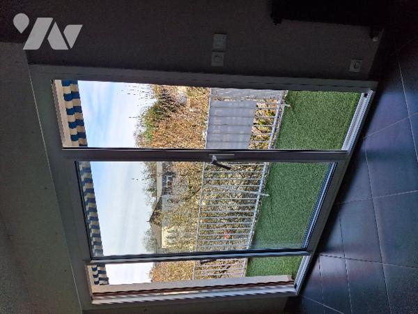 A Cosne-Cours-sur-Loire, au deuxième étage d'une copropriété située à environ 500 m du centre-ville,