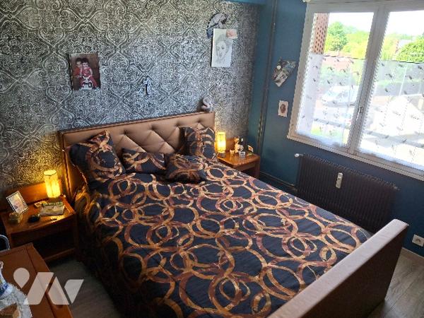 A Cosne-Cours-sur-Loire, au deuxième étage d'une copropriété située à environ 500 m du centre-ville,