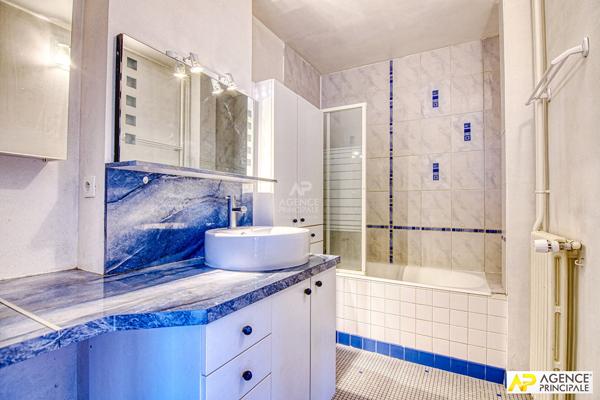 Versailles Notre-Dame les Prés Appartement 2 pièces 42 m² carrez situé au 1er étage avec ascenseur, balcon, cave et parking en sous-sol 370 000 € **  - Référence  27992