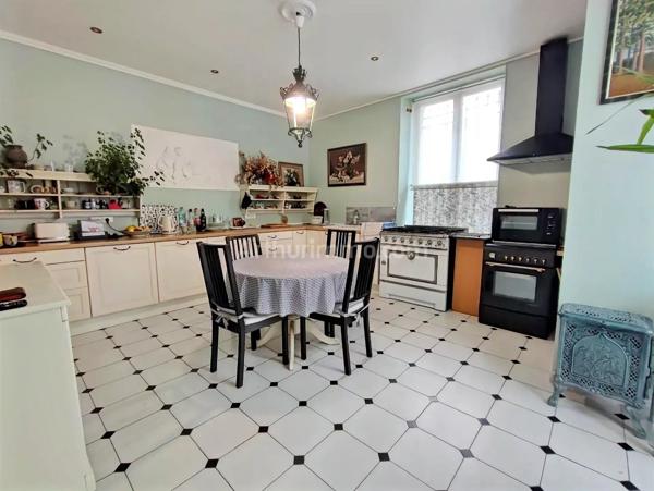 Vente                                                      Maison
                        
                     6 pièces                      179 m2                     à Draveil