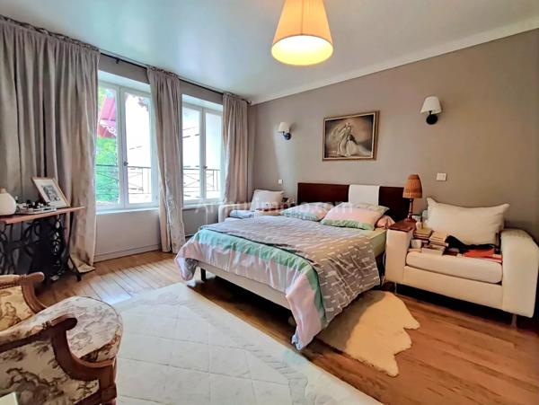 Vente                                                      Maison
                        
                     6 pièces                      179 m2                     à Draveil