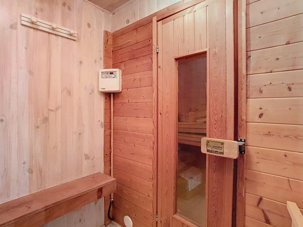 Maison
         3 pièces
        - 150 m² Exclusivité 459 000 € *