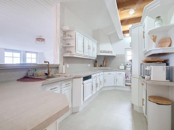 Maison
         3 pièces
        - 150 m² Exclusivité 459 000 € *
