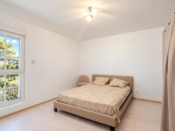 Maison
         3 pièces
        - 150 m² Exclusivité 459 000 € *