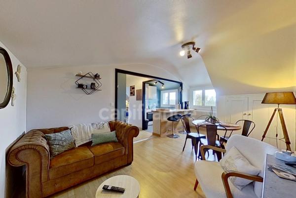 A VENDRE -Exclusivité - Saint-Quay-Portrieux (22) - T2 bis sous combles, espace nuit cabine, cave 10 m², aperçu mer - 32,41 m² Carrez - 48 m² utiles - plage et commerces à pied - station balnéaire.