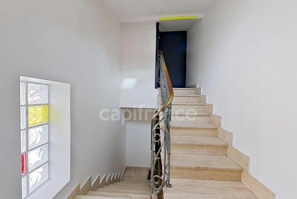 A VENDRE -Exclusivité - Saint-Quay-Portrieux (22) - T2 bis sous combles, espace nuit cabine, cave 10 m², aperçu mer - 32,41 m² Carrez - 48 m² utiles - plage et commerces à pied - station balnéaire.