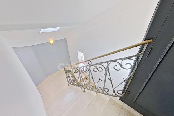 A VENDRE -Exclusivité - Saint-Quay-Portrieux (22) - T2 bis sous combles, espace nuit cabine, cave 10 m², aperçu mer - 32,41 m² Carrez - 48 m² utiles - plage et commerces à pied - station balnéaire.