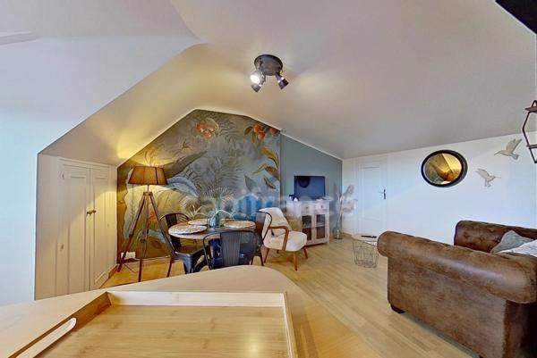 A VENDRE -Exclusivité - Saint-Quay-Portrieux (22) - T2 bis sous combles, espace nuit cabine, cave 10 m², aperçu mer - 32,41 m² Carrez - 48 m² utiles - plage et commerces à pied - station balnéaire.