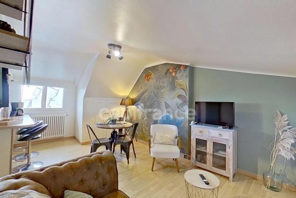 A VENDRE -Exclusivité - Saint-Quay-Portrieux (22) - T2 bis sous combles, espace nuit cabine, cave 10 m², aperçu mer - 32,41 m² Carrez - 48 m² utiles - plage et commerces à pied - station balnéaire.