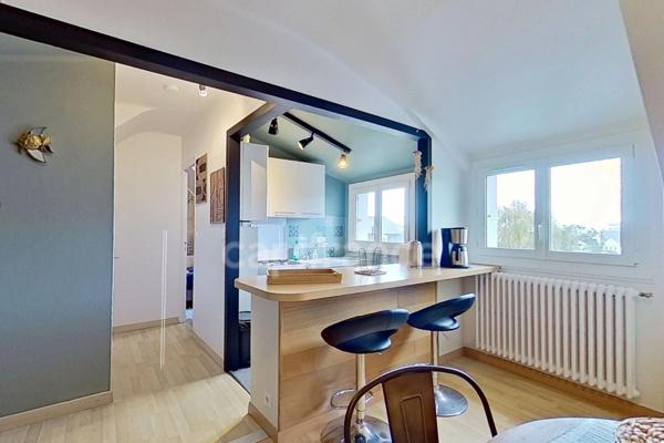 A VENDRE -Exclusivité - Saint-Quay-Portrieux (22) - T2 bis sous combles, espace nuit cabine, cave 10 m², aperçu mer - 32,41 m² Carrez - 48 m² utiles - plage et commerces à pied - station balnéaire.