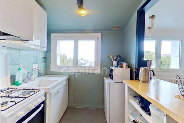 A VENDRE -Exclusivité - Saint-Quay-Portrieux (22) - T2 bis sous combles, espace nuit cabine, cave 10 m², aperçu mer - 32,41 m² Carrez - 48 m² utiles - plage et commerces à pied - station balnéaire.