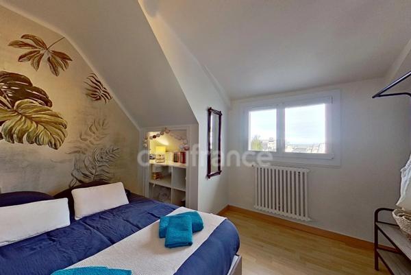 A VENDRE -Exclusivité - Saint-Quay-Portrieux (22) - T2 bis sous combles, espace nuit cabine, cave 10 m², aperçu mer - 32,41 m² Carrez - 48 m² utiles - plage et commerces à pied - station balnéaire.