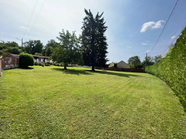 BEAU TERRAIN PLAT