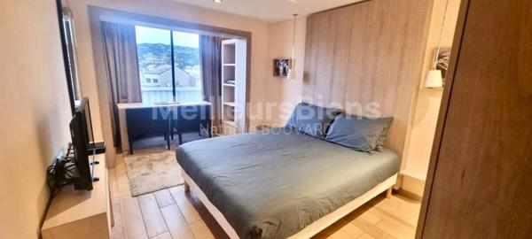 CANNES CROISETTE : 2 pièces , terrasse vue mer, face Palais des Festivals