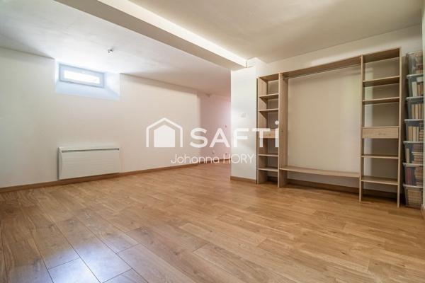 Appartement rénové avec Cour privative et Entrée indépendante