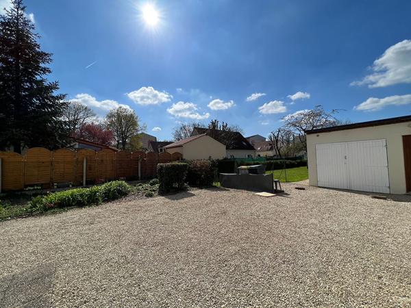 EXCLUSIVITÉ MAISON FAMILIALE SUR UNE VASTE PARCELLE DE 1 631 M²