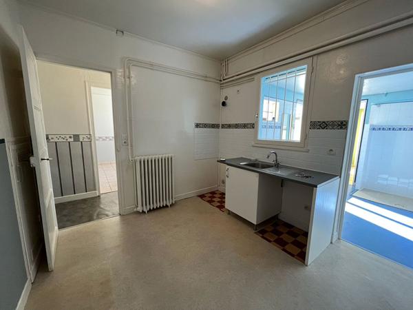 EXCLUSIVITÉ MAISON FAMILIALE SUR UNE VASTE PARCELLE DE 1 631 M²
