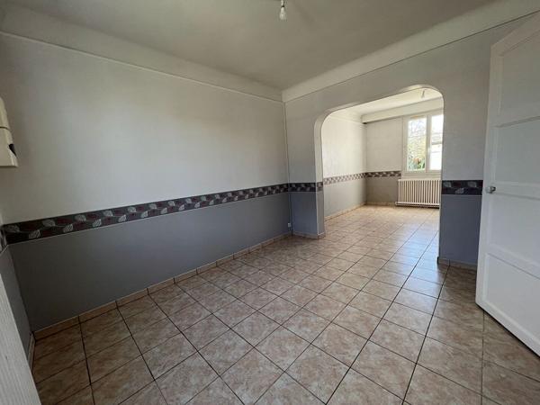 EXCLUSIVITÉ MAISON FAMILIALE SUR UNE VASTE PARCELLE DE 1 631 M²