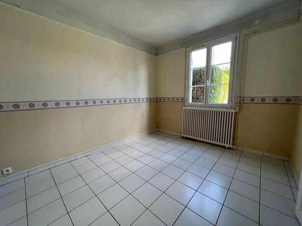 EXCLUSIVITÉ MAISON FAMILIALE SUR UNE VASTE PARCELLE DE 1 631 M²