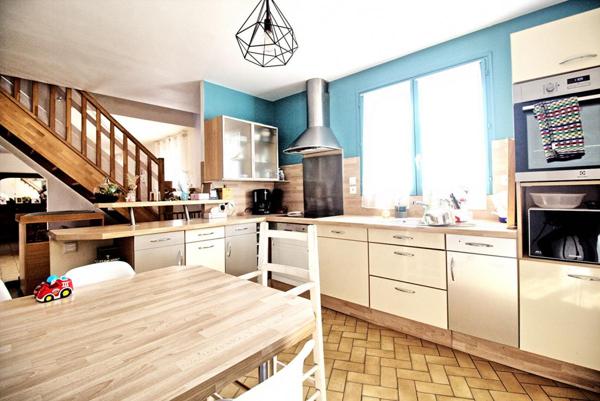 Maison La Dagueniere 6 pièce(s) 117 m2 vie de plain pied