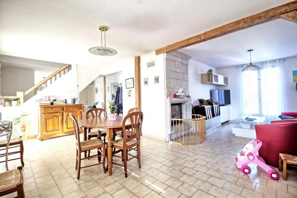 Maison La Dagueniere 6 pièce(s) 117 m2 vie de plain pied