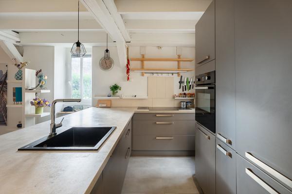 VANNES – Coeur de Ville Historique : La Quintessence du Duplex de Charme