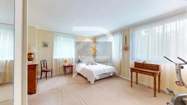 Vente                                                      Appartement
                        
                     3 pièces                      53 m2                     à Marly-le-Roi