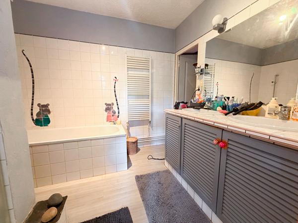 Maison ancienne de charme à vendre à Trélazé avec jardin et dépendance