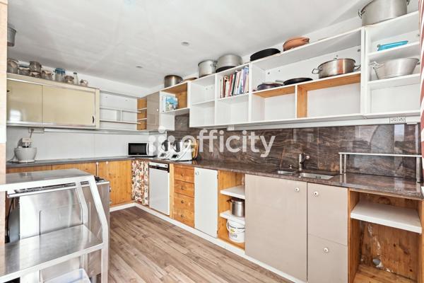 Immeuble
         17 pièces
        - 441 m² Exclusivité 1 102 500 € *