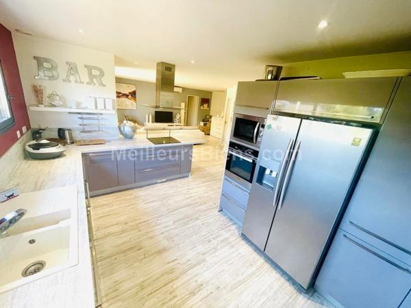 Villa 3 chambres dont une grande suite de 32m2 en RDC au Soler.