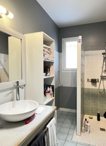 Maison de plain-pied - Environnement calme et verdoyant à Escoire