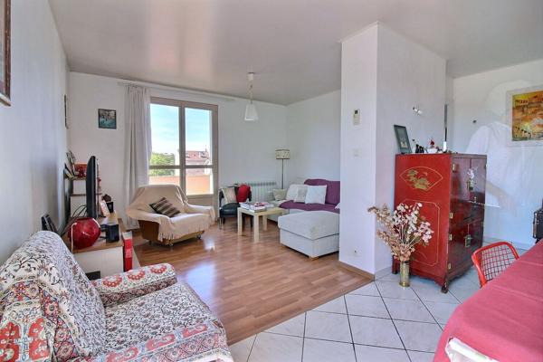 Appartement LYON 5 pièces avec balcon un garage et une cave