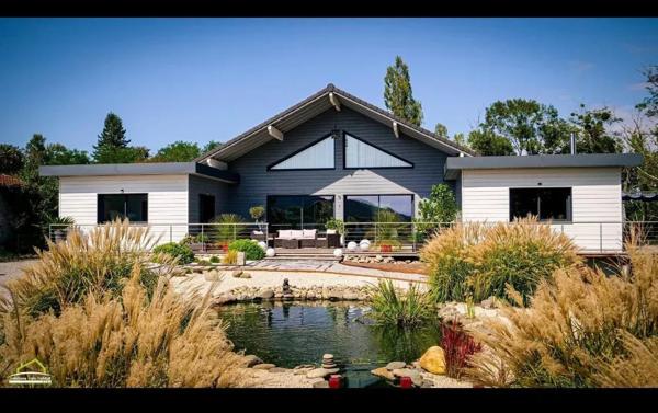 Maison contemporaine en bois de 129 m², avec accès privé à la rivière