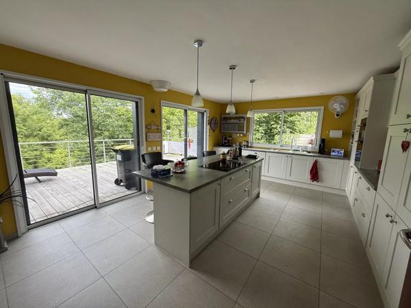 Maison contemporaine en bois de 129 m², avec accès privé à la rivière
