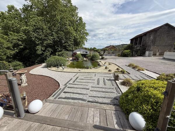 Maison contemporaine en bois de 129 m², avec accès privé à la rivière