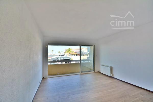 A LOUER A L'ANNEE - STUDIO NON MEUBLE AVEC BALCON - 66750 SAINT CYPRIEN PLAGE - REGION OCCITANIE - PYRENNEES ORIENTALES