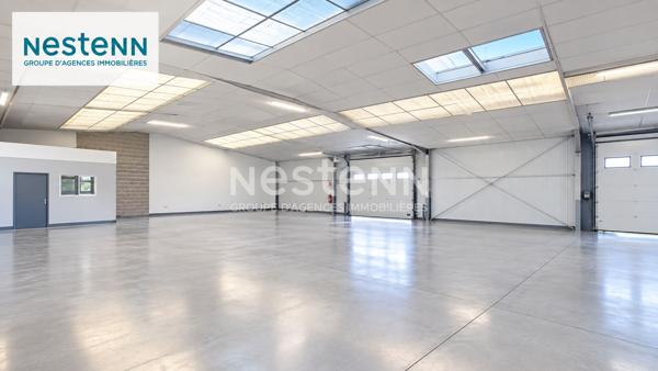 Location d'un local commercial  de 400m2 à Calais avec une belle vitrine et places de parking