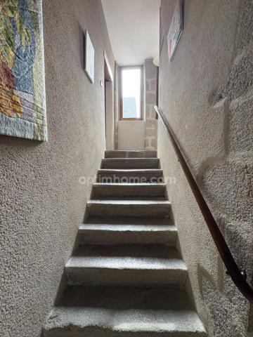 MAISON EN PIERRES