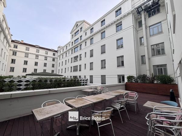 Bureaux à louer Lyon 6ème Brotteaux terrasse privative dans immeuble art déco