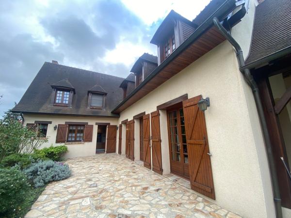 Dpt  (93), à vendre  maison P6 de 255 m² - Terrain de 808,00 m²