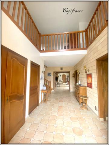 Dpt  (93), à vendre  maison P6 de 255 m² - Terrain de 808,00 m²