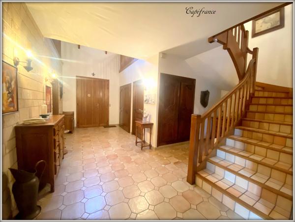 Dpt  (93), à vendre  maison P6 de 255 m² - Terrain de 808,00 m²