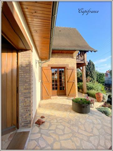 Dpt  (93), à vendre  maison P6 de 255 m² - Terrain de 808,00 m²