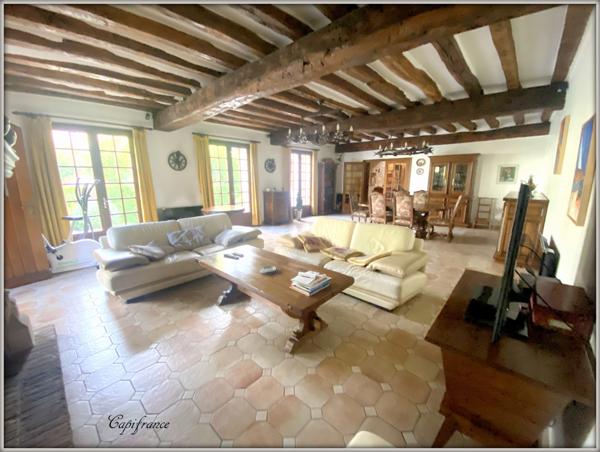 Dpt  (93), à vendre  maison P6 de 255 m² - Terrain de 808,00 m²