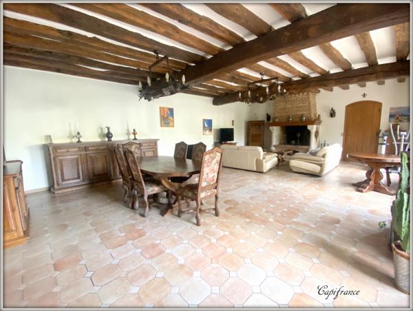 Dpt  (93), à vendre  maison P6 de 255 m² - Terrain de 808,00 m²
