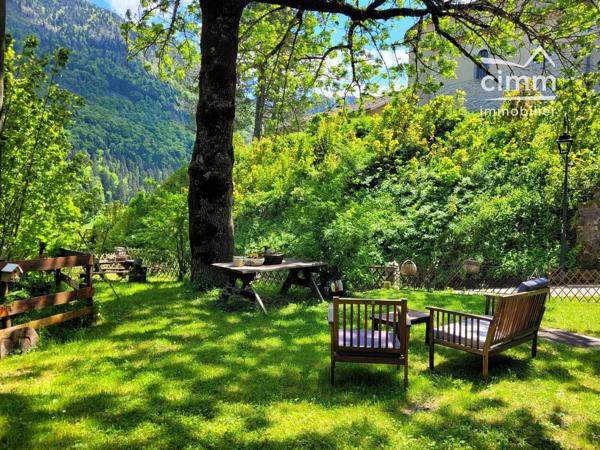Ancien hôtel rénové en maison d’hôtes – 354 m² au cœur du Vercors