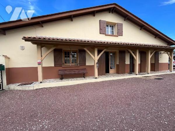 ensemble immobilier avec deux maisons situées dans le centre de Coutras (33230) en GIRONDE, sur...