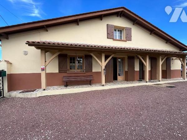 ensemble immobilier avec deux maisons situées dans le centre de Coutras (33230) en GIRONDE, sur...