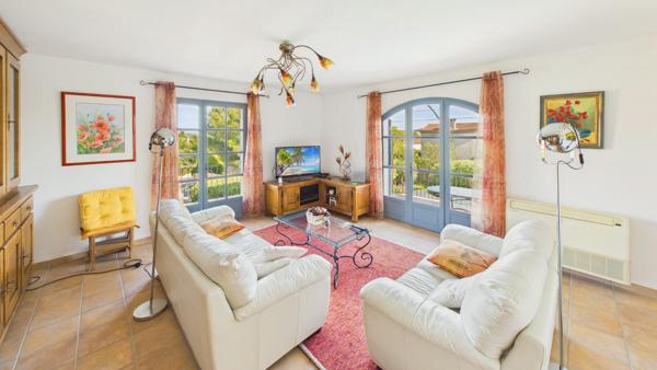 VILLA avec Piscine et vue dégagée - à 10 Mn d' Avignon Les ANGLES VILLENEUVE SUR ARAMON même Aramon